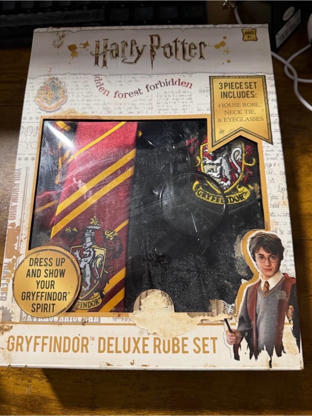 Modern Hero. Gryffindor Deluxe Robe Set - Red, Gold, Black